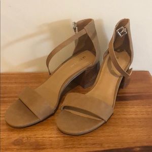 Band new Le Chateau wood heels
